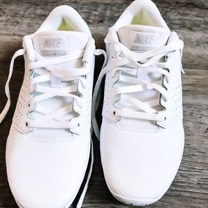 Nike girls cheer shoe size 5